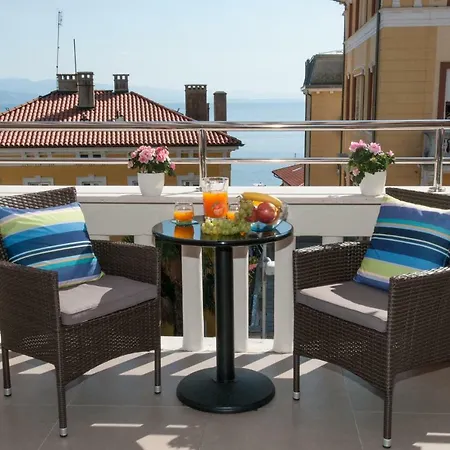 Iva, Centar Opatija